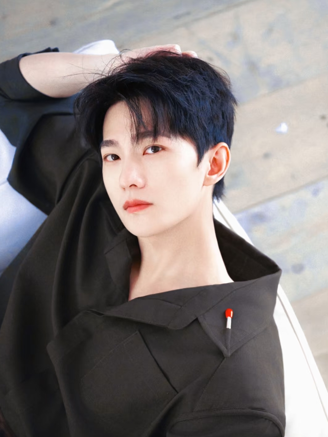 杨洋以清新俊逸的形象和细腻传神的表演,在《旋风少女》中完美诠释了