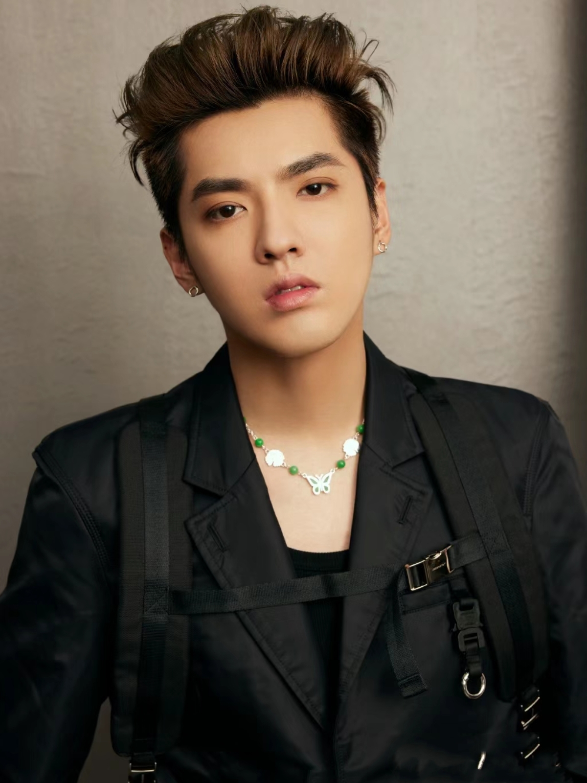 74 万元.此前多个品牌向吴亦凡方维权均涉及这两公司