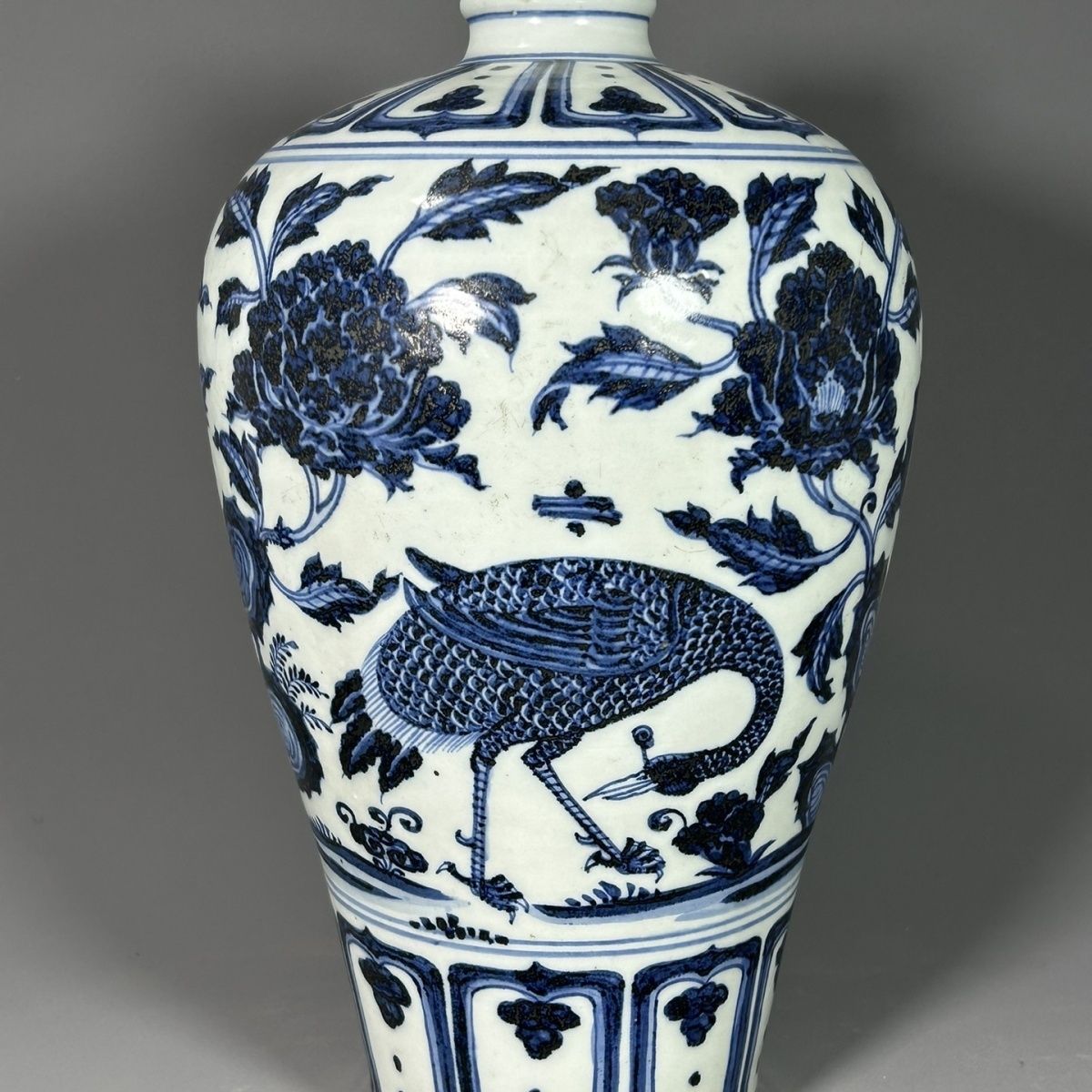 元青花苏麻离青凤穿牡丹梅瓶