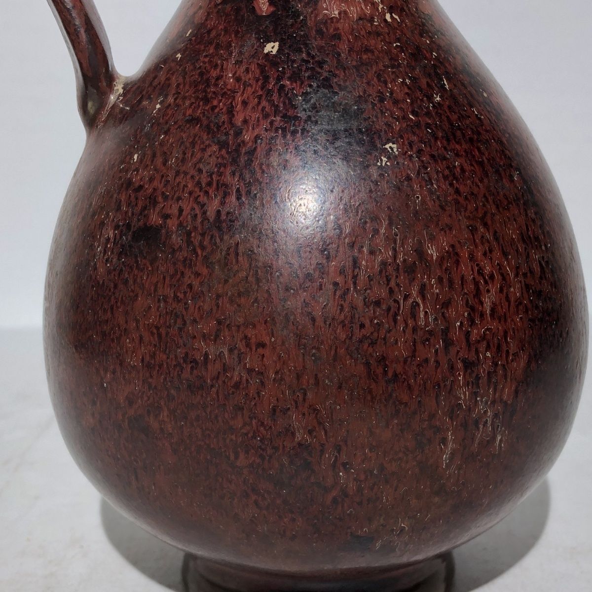 宋钧窑紫酱釉冰裂纹窑变色高足柄桃形囗花浇壶