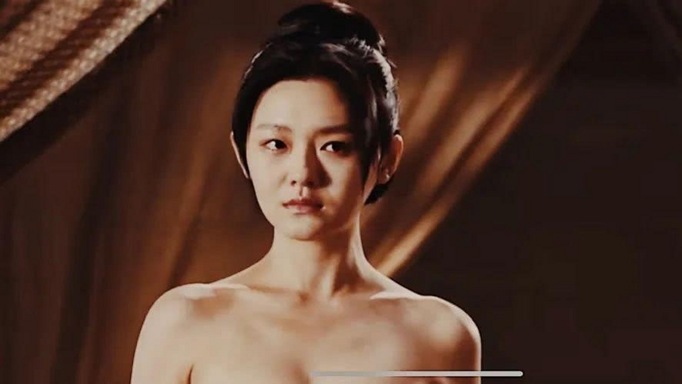 大s在《剑雨》中的表演可圈可点,三次大尺度奉献都是亲自上阵,成了本