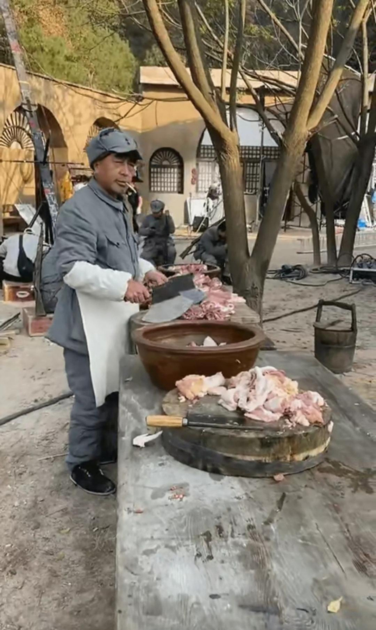 國軍的司令員投降做了司務長,伙食蹭蹭的上去了.