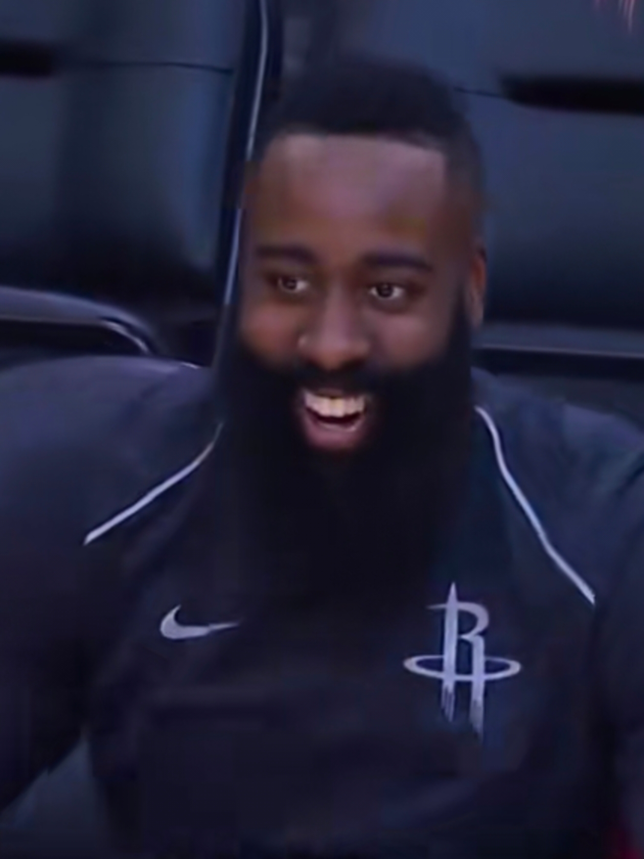 还得是火箭时期的莫西干发型最好看,显得特别精神,也显得人比较瘦