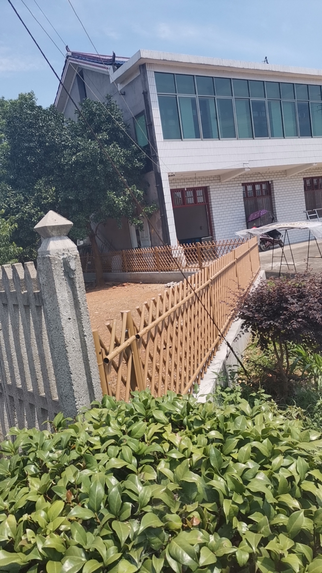 农家小院,篱笆墙是绿色的,环保的,美丽屋场一角.
