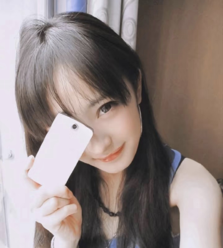 杨幂仙剑三播出的时候才23岁,宫播出的时候也就25岁,相当于现在的00花