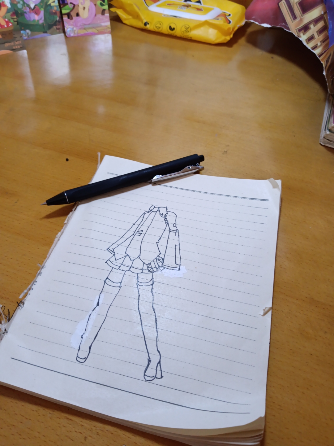 画了个初音的衣服