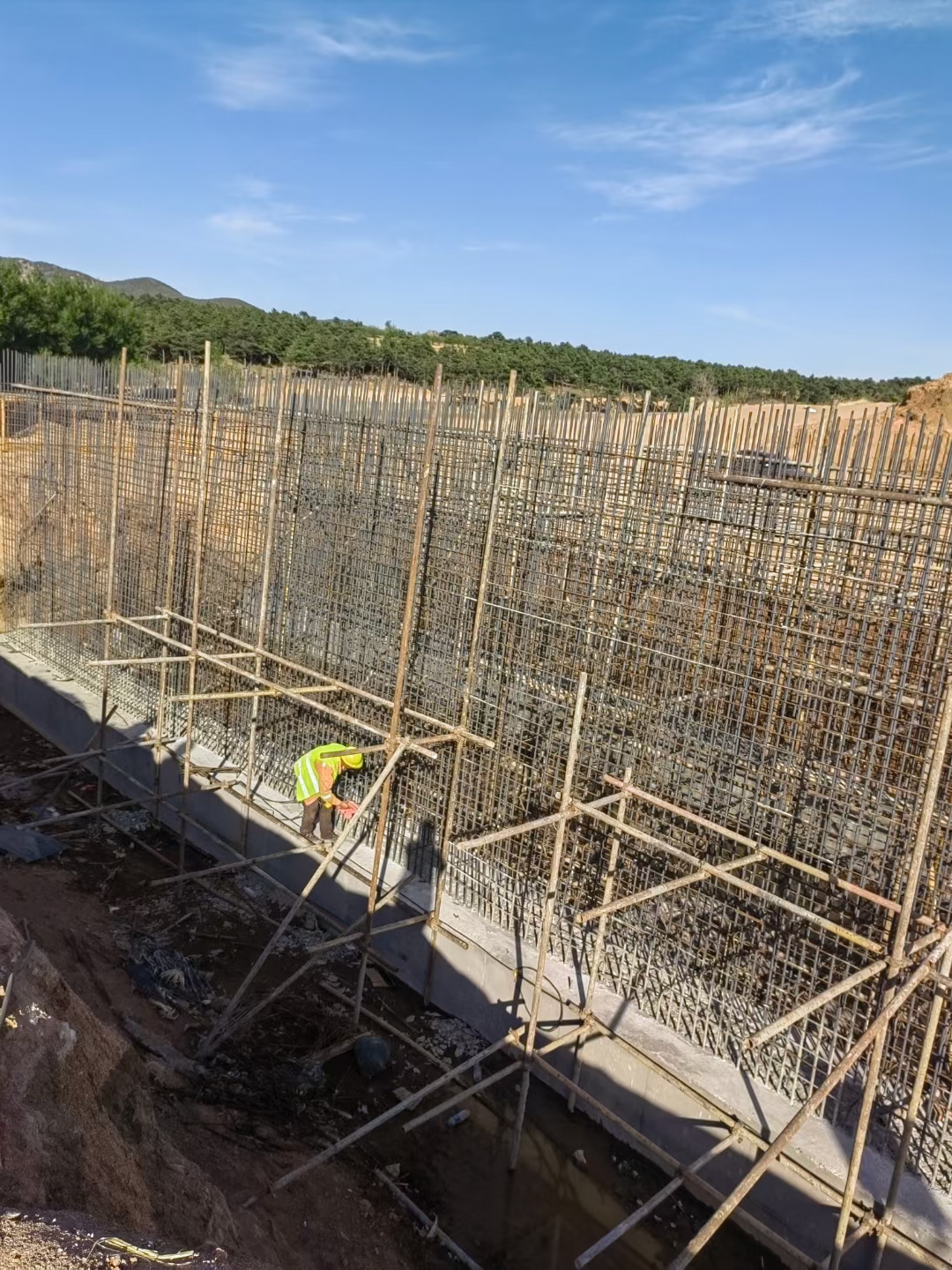 高速公路涵洞钢筋和模板施工