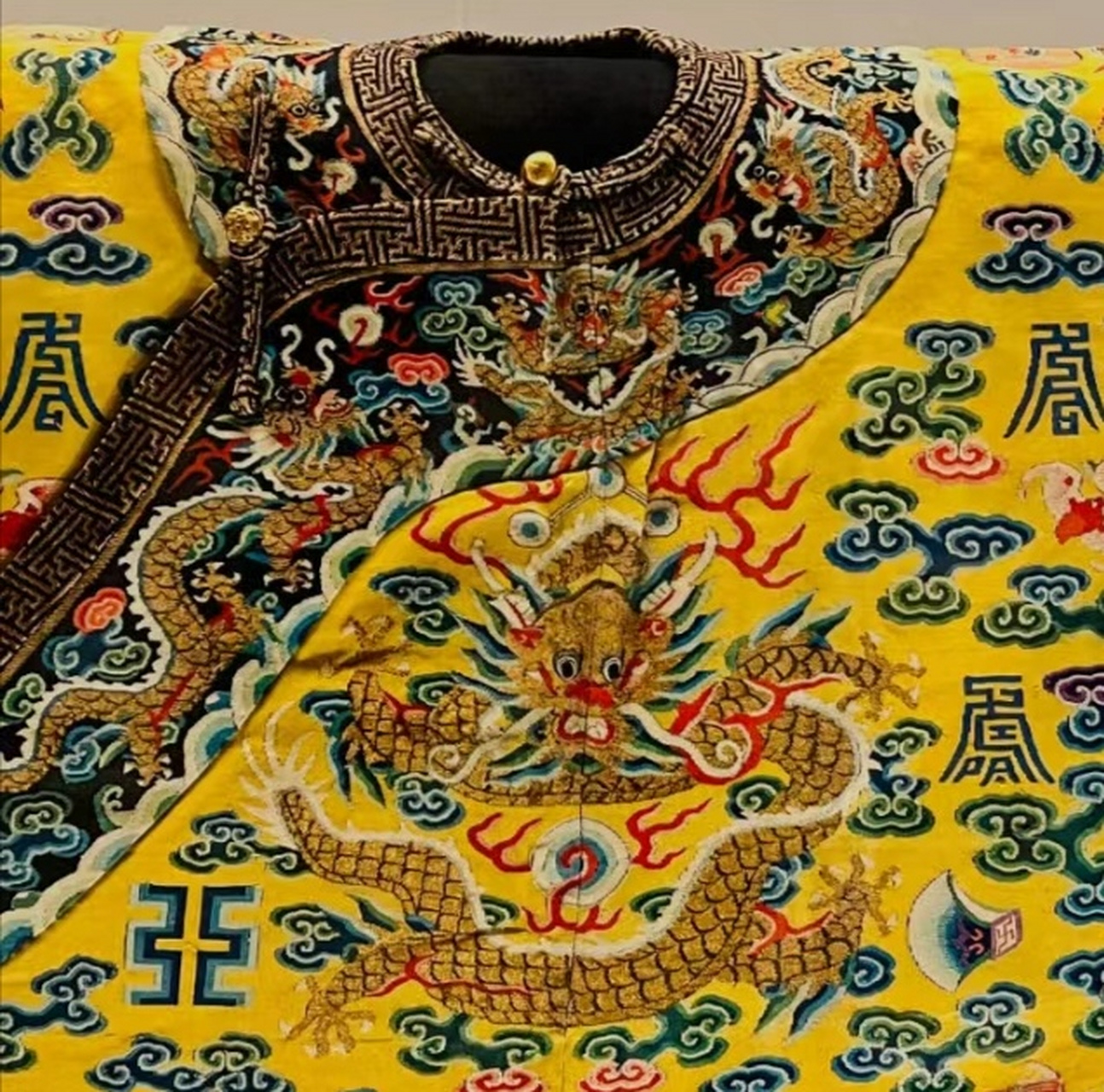 光绪的龙袍,圣旨真迹……大英博物馆就是一部中国活历史,有人说:没有