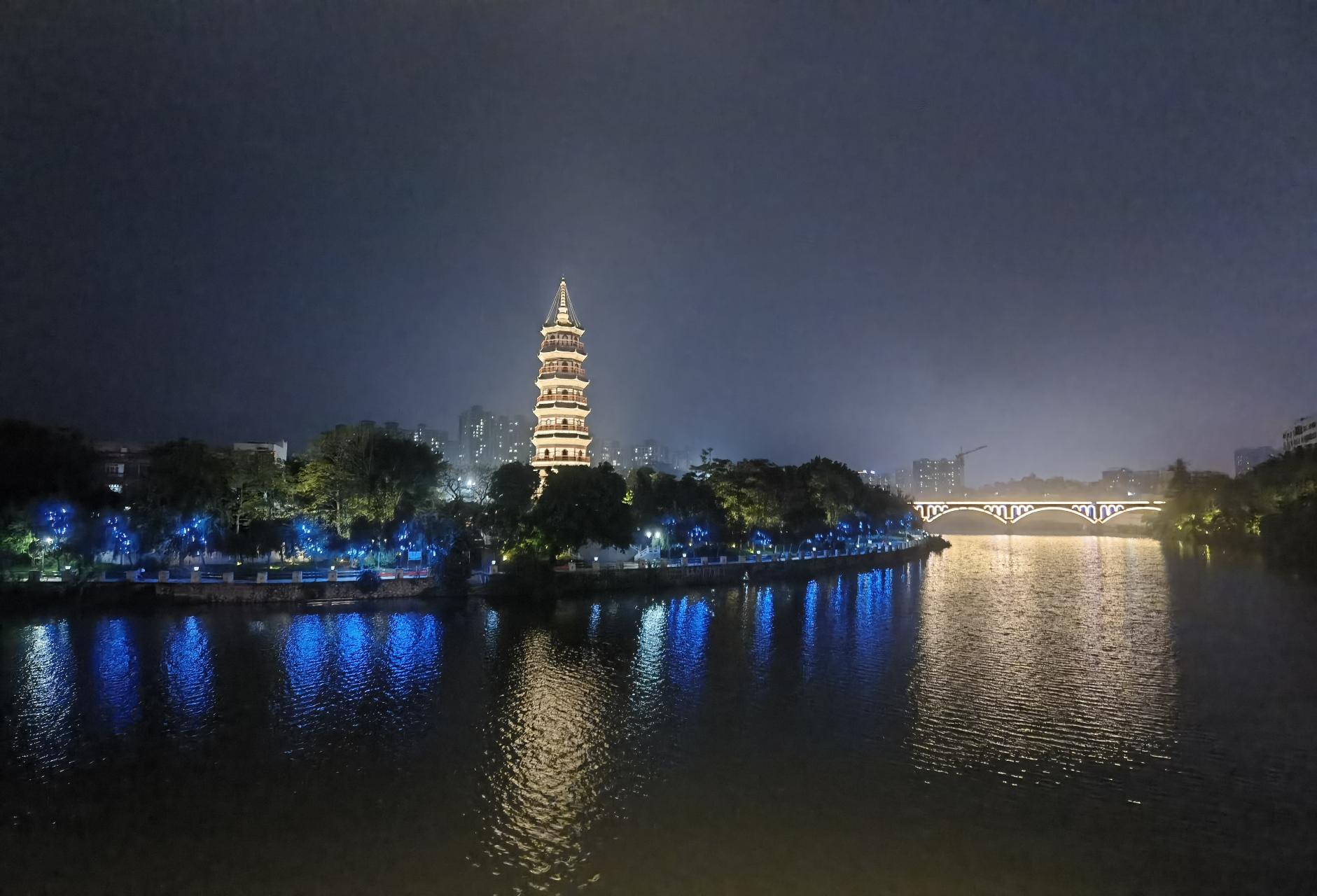 罗定文塔 罗定文塔,位于广东省云浮市罗定市城区.