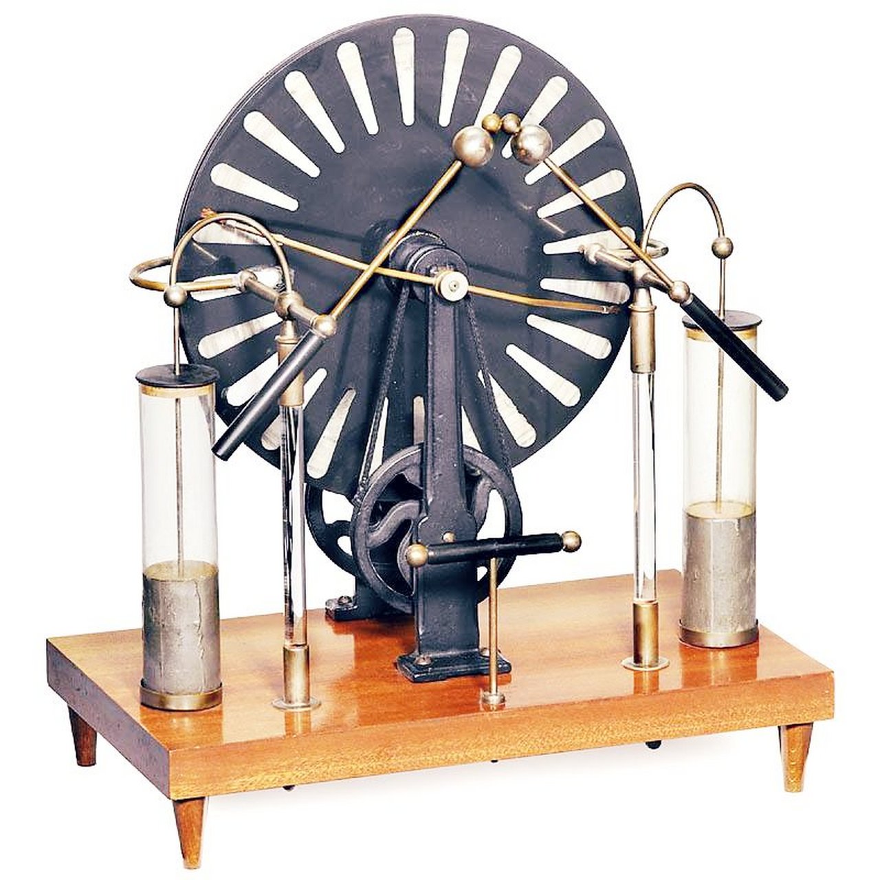 第一台起电机大约在1660年由德国工程师奥托