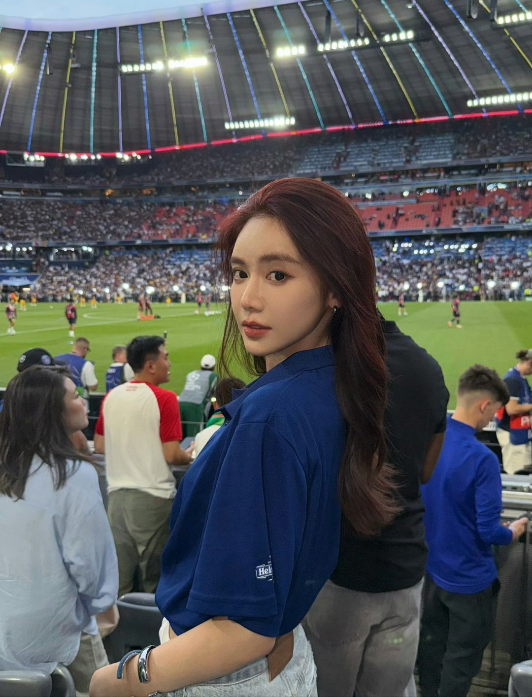 不熟的人还以卫呵蚺 主播美娜腾讯体育美娜染金发篮球主播美娜图片