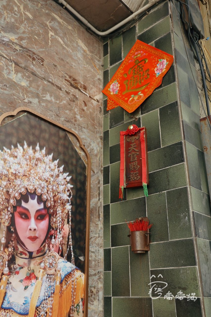 大龙凤茶楼,每天下午有粤剧茶座,当地老街坊们喜欢光顾的店.