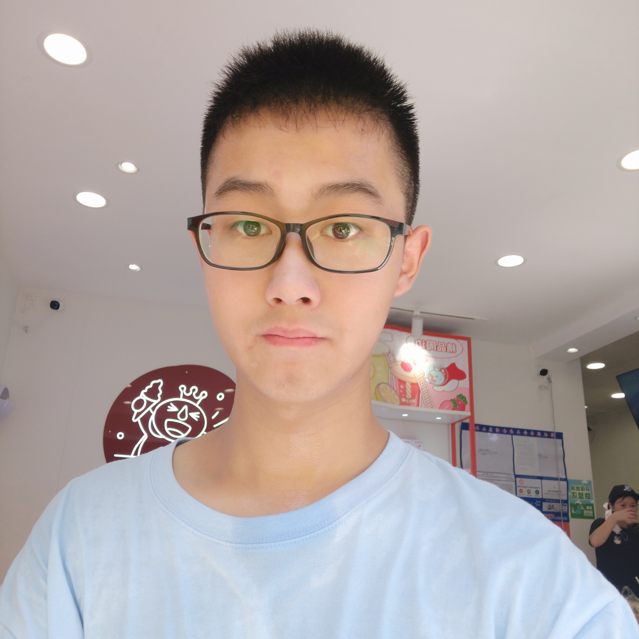 大家好,我是小果哥,是湖北省荆门市本地人,现状单身,2003年12月17日