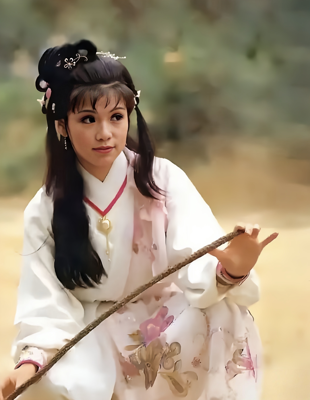 今天看完射雕后孩子告诉我,庄达菲的黄蓉演的真好,出于培养孩子审美的