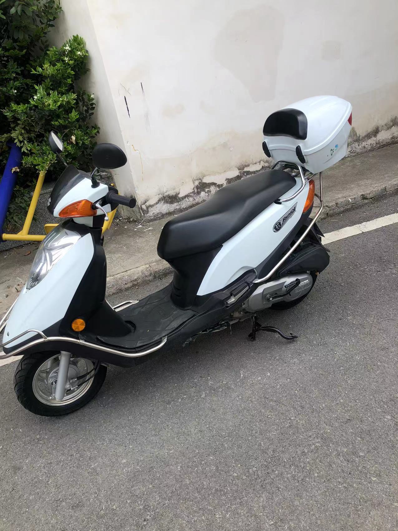 贵州省兴仁市二手摩托车,日本铃木,手续齐全,需要的联系