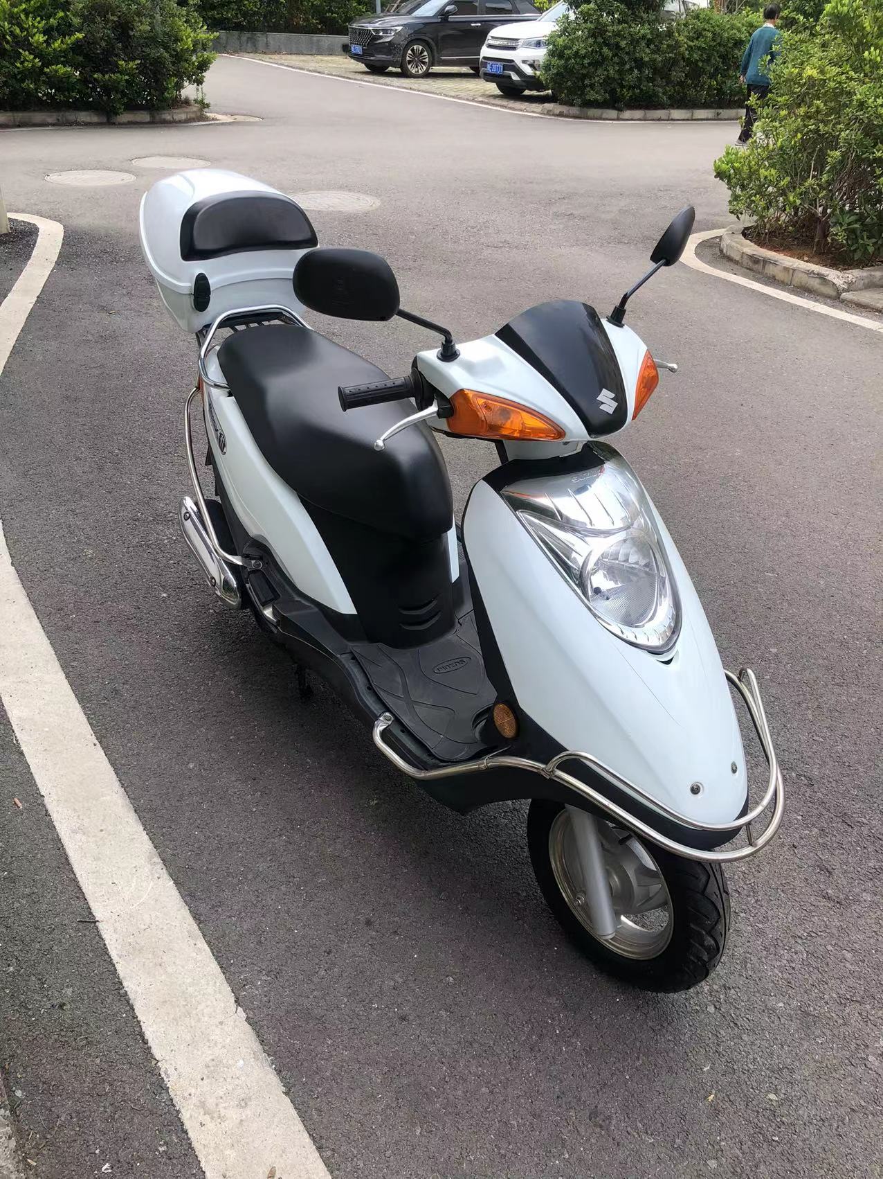 贵州省兴仁市二手摩托车,日本铃木,手续齐全,需要的联系