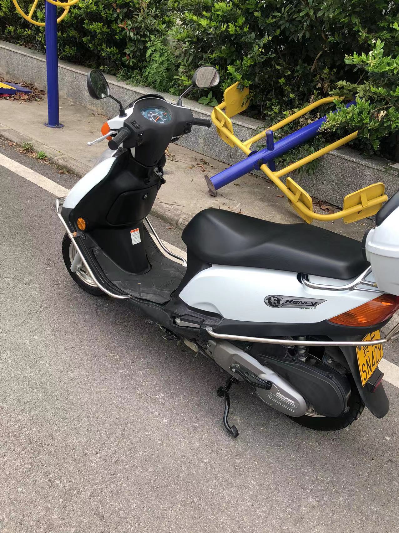 贵州省兴仁市二手摩托车,日本铃木,手续齐全,需要的联系