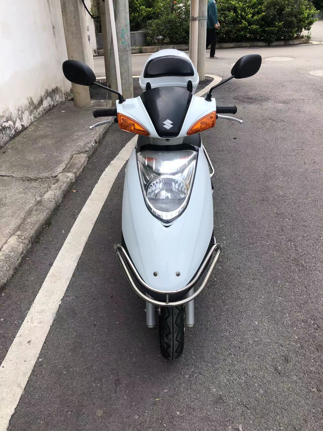 贵州省兴仁市二手摩托车,日本铃木,手续齐全,需要的联系