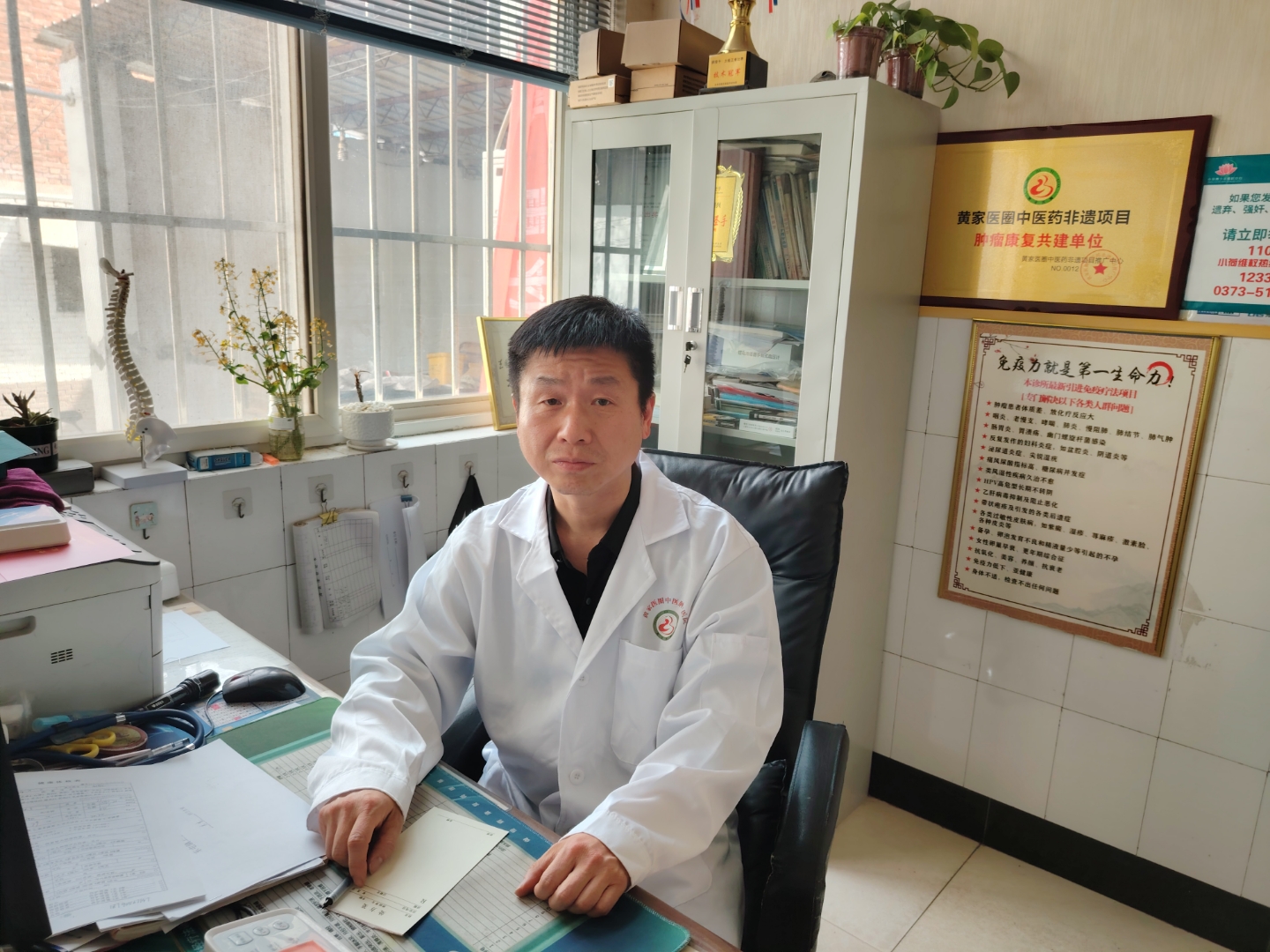 延津县东屯镇王国兴 在延津县东屯镇,有这样一位深受村民信赖的医者