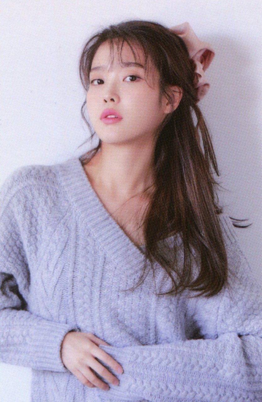 iu李知恩小清新写真,清纯中带着一丝丝性感!