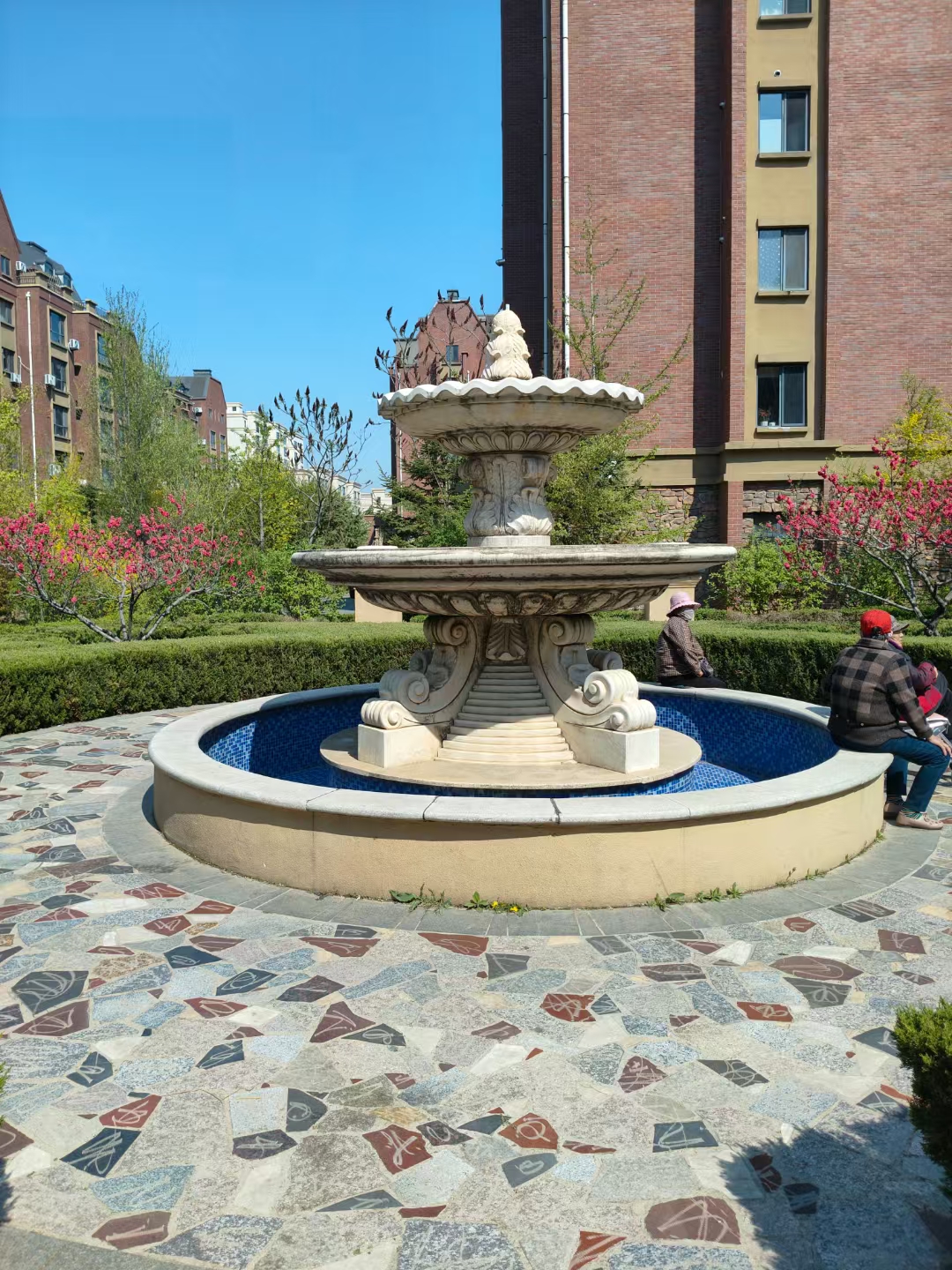 可不幸的是,八年前妻子银川市亲水花园小区广场小区造型圆型喷泉