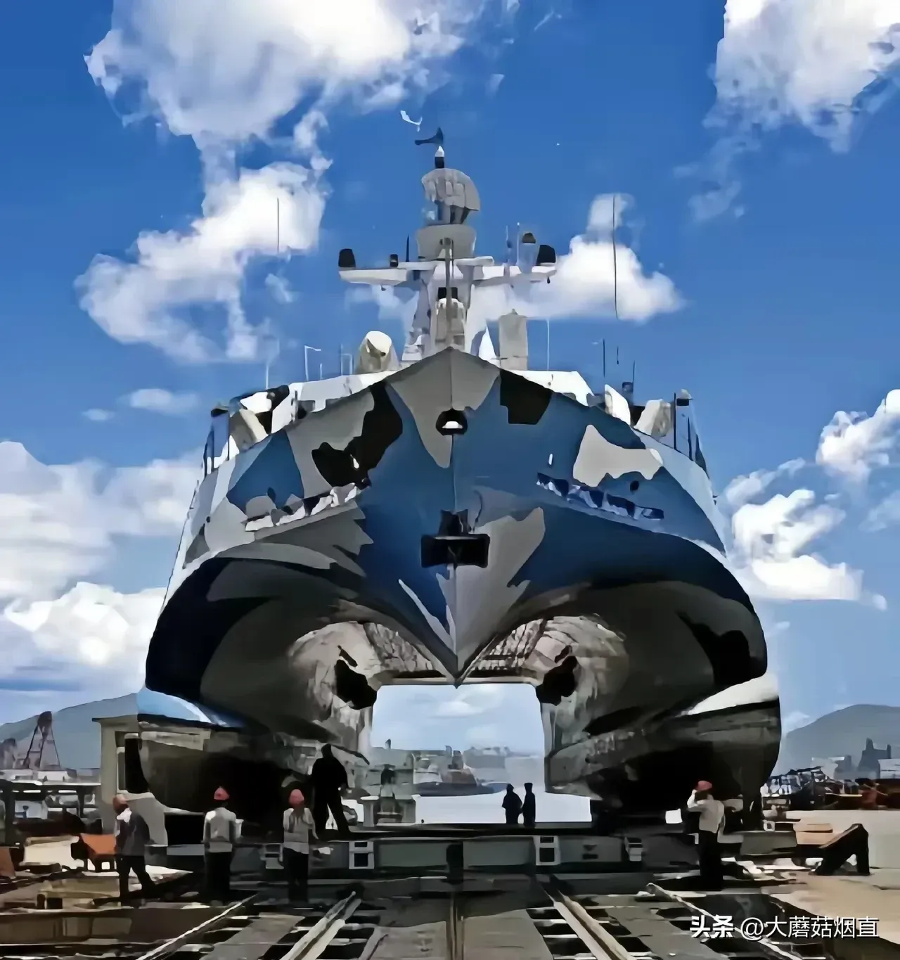 220吨的022导弹艇,吨位仅有054a护卫舰的二十分之一,不足055万吨大驱