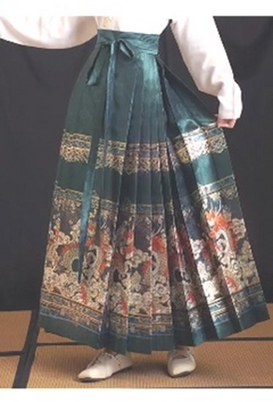 这种充满古典韵味的裙子,不仅是中国古代女性的特色服饰,还是中国传统