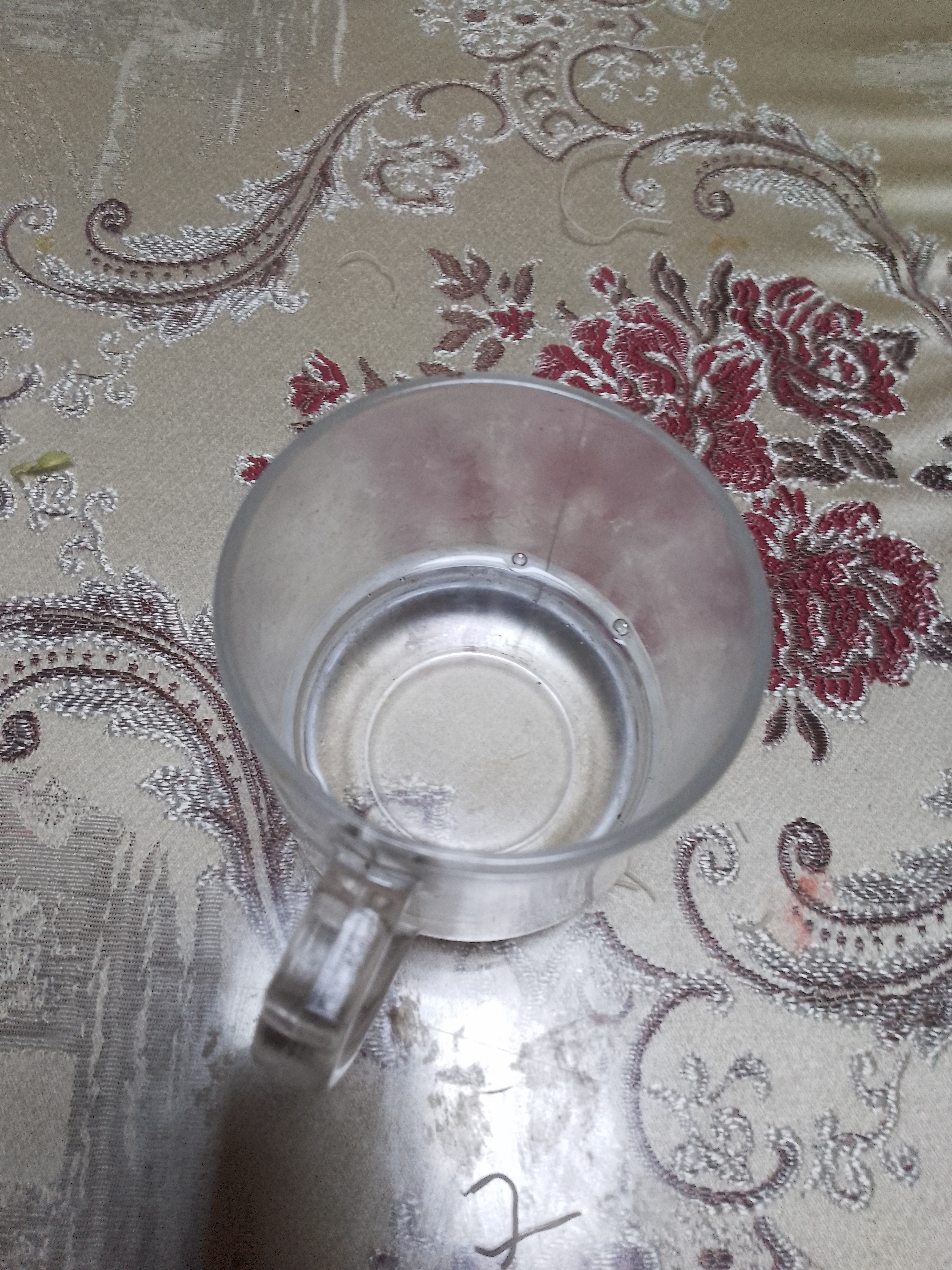苦逼的人生,82年的矿泉水 92年的花生[嘻嘻]
