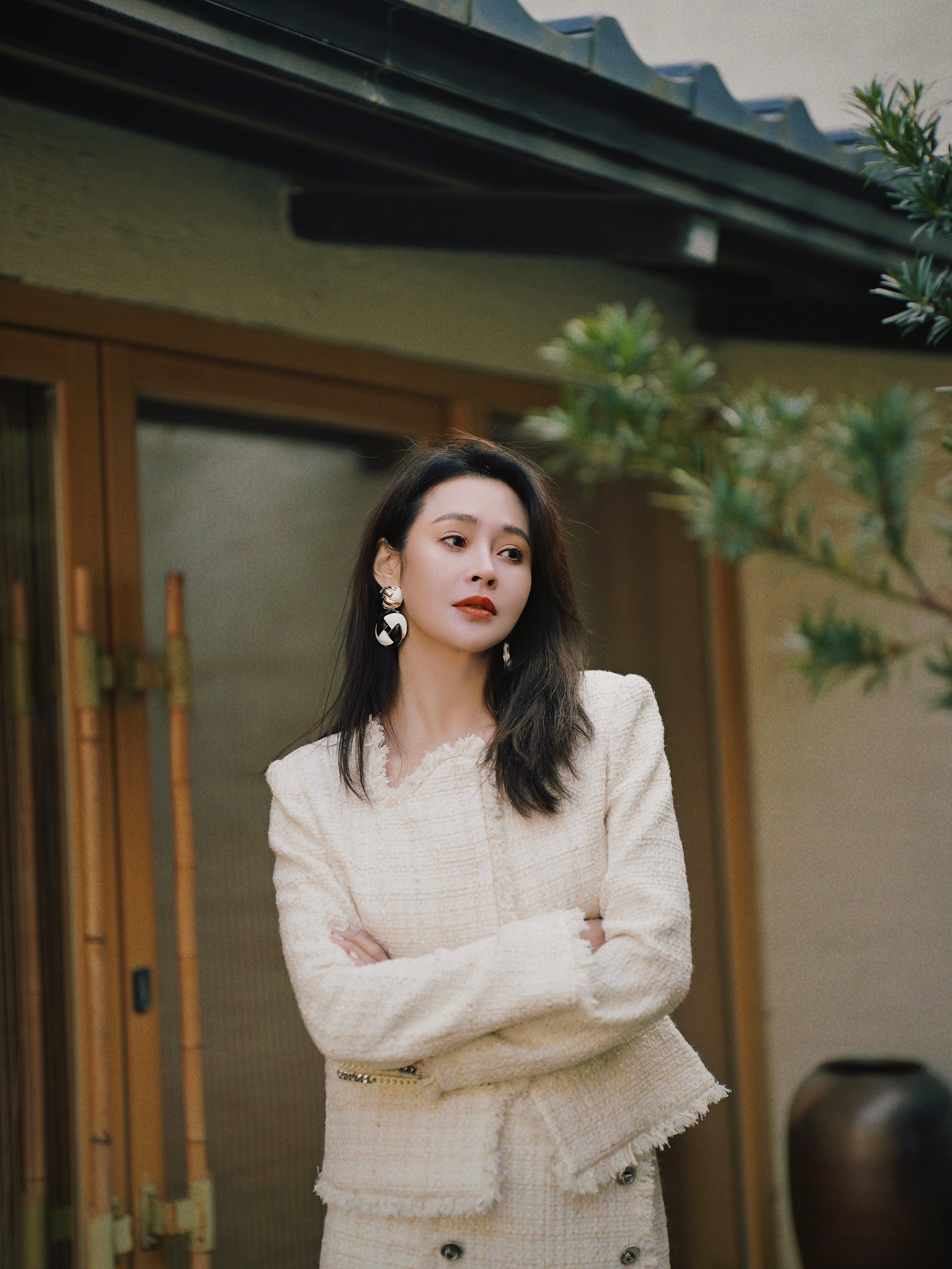 78 女演员于明加的白色西装外套穿搭分享 78  95 第一次见到