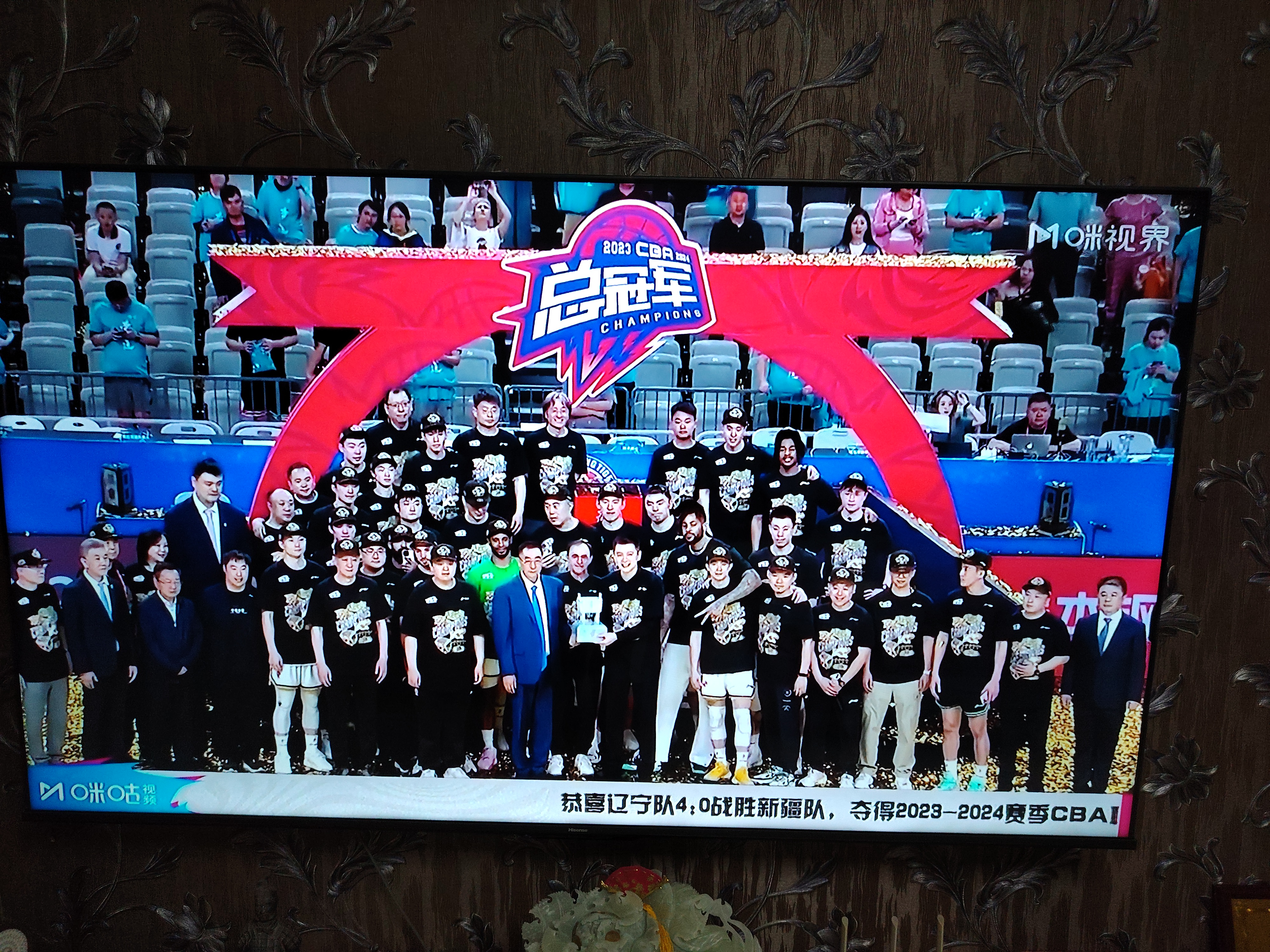 雷速官网-篮球冠军精彩对抗，团队合作赢得胜利-第2张图片-雷速官网