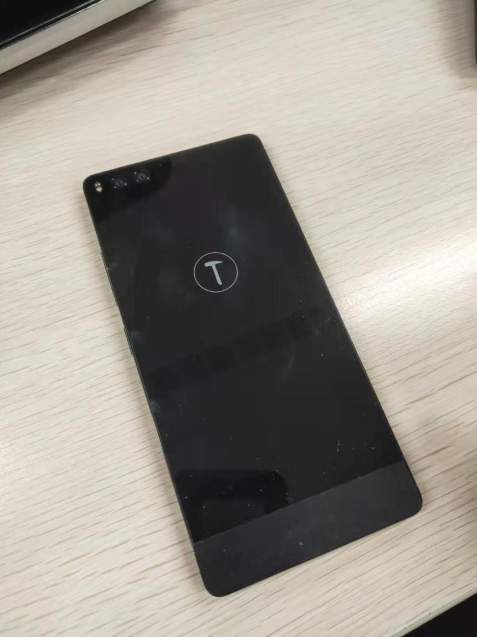 这款坚果手机已经伴随我三年零56天了,曾经爱换手机的我却不舍得扔下