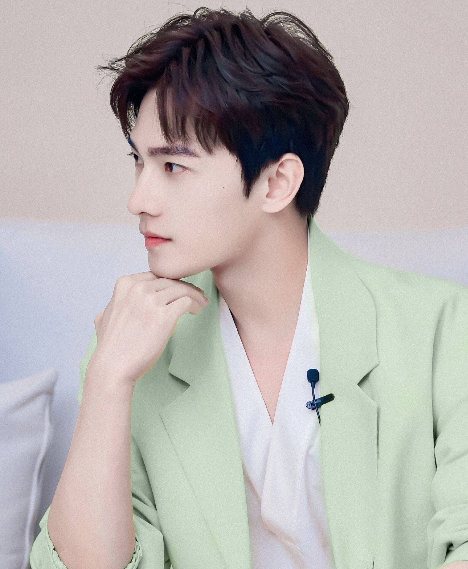 1,马思纯最近拖国外的朋友花了大价钱去买音乐设备送给男友.