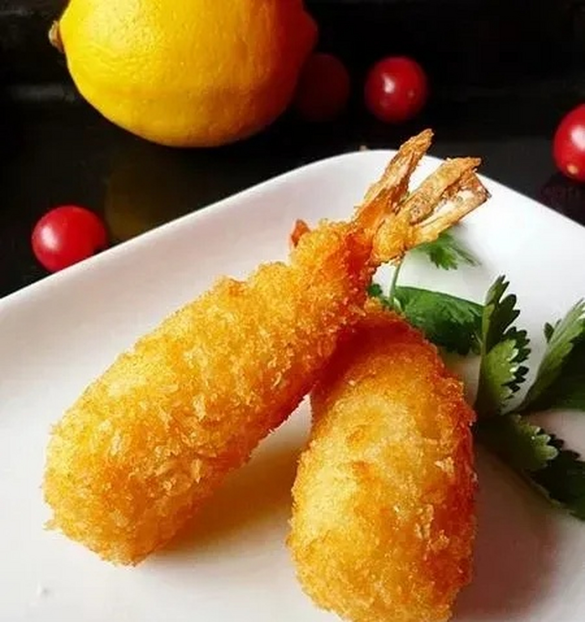 芡汁五彩缤纷,色艳甘鲜,上菜时才浇汁,炙热爽口