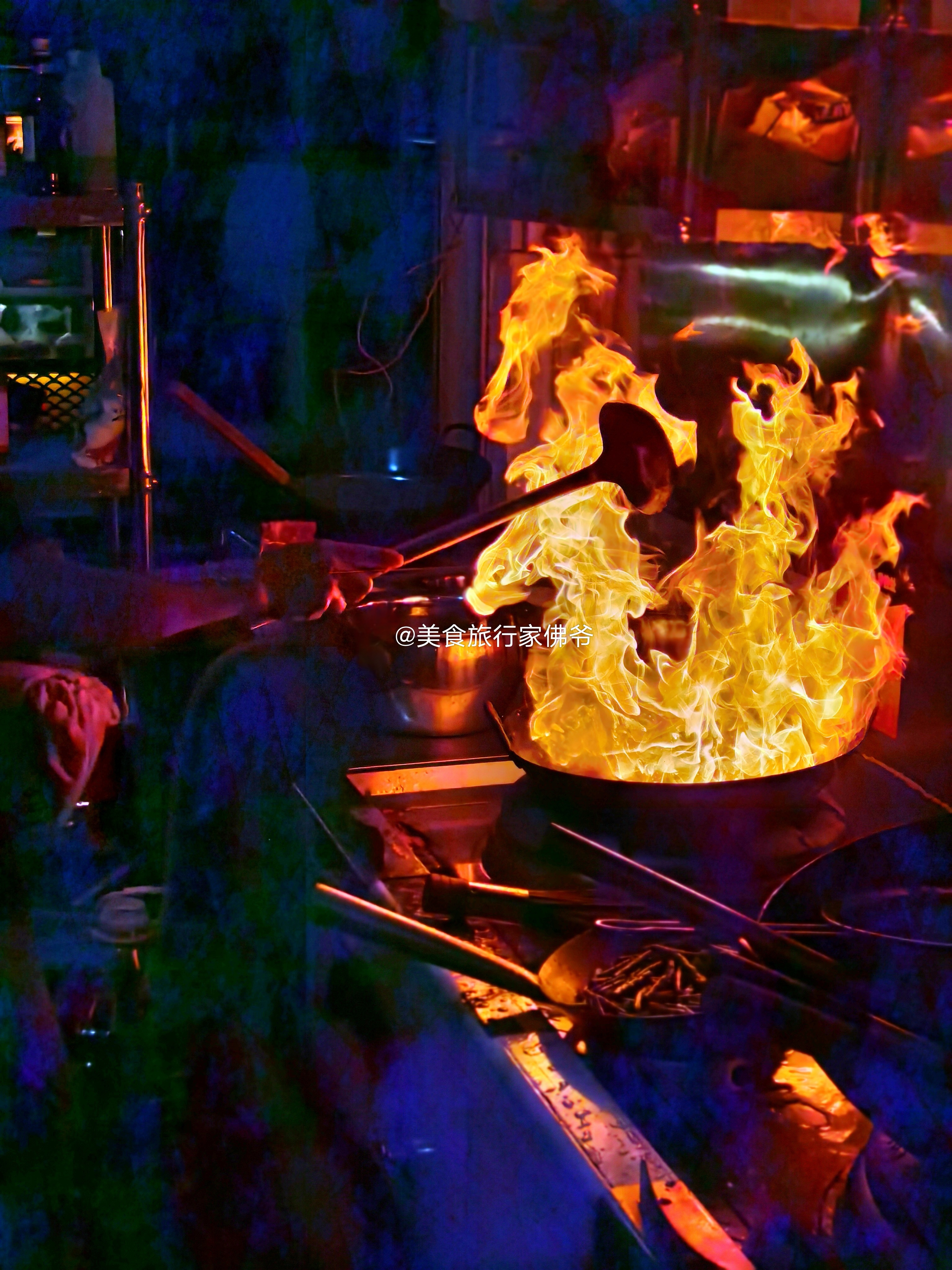 现在才知道,是我肤浅了,原来是食用油里加入了煤油!