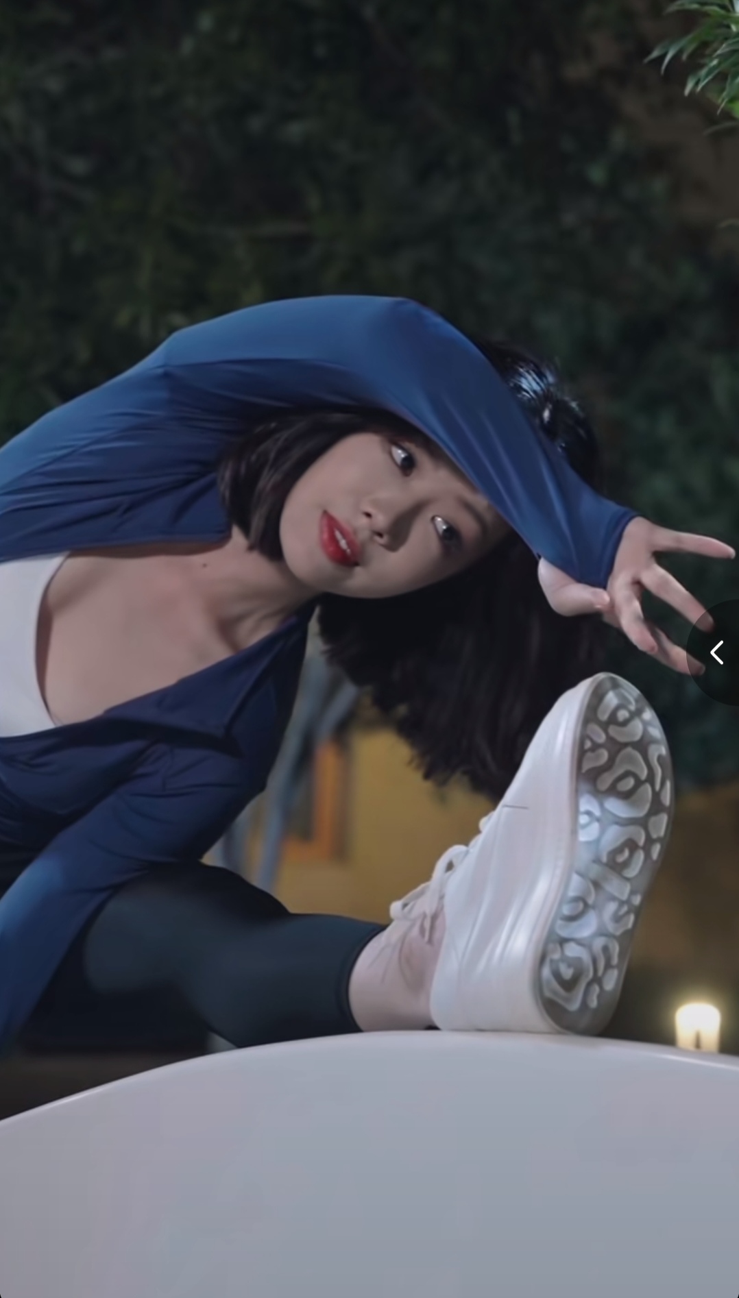 是,我们是见面了.我不就请你吃了顿饭夸了你几句帅嘛