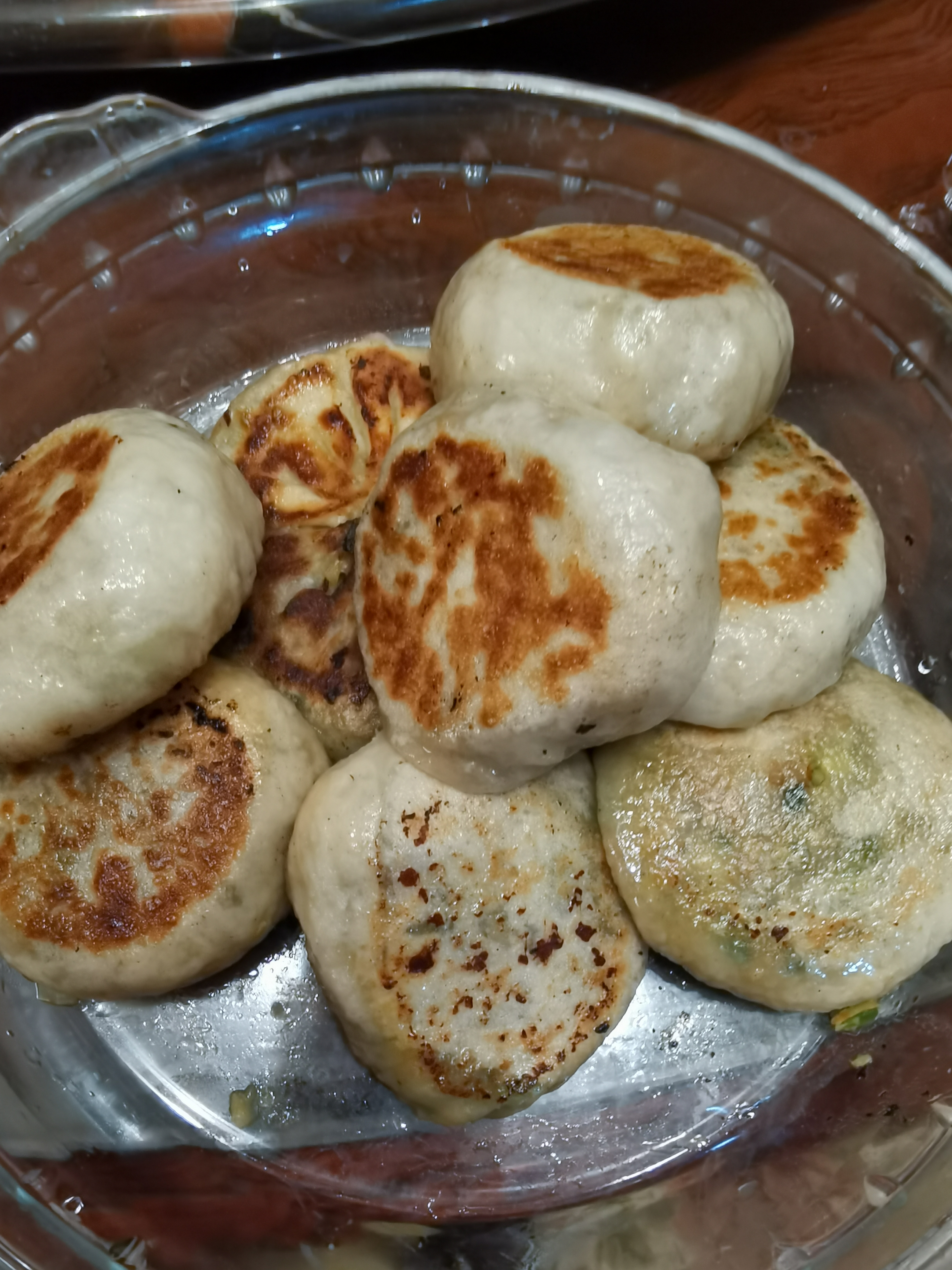 今天早餐是小米山药红枣糊,2个焖小红薯,7片江山黑芝麻米糕