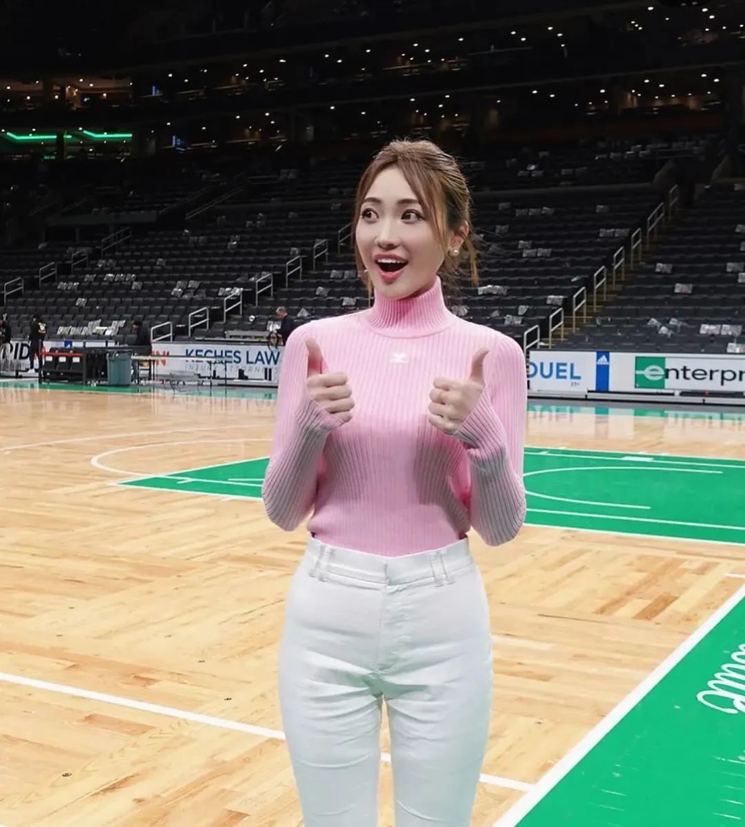 nba美女记者孟超图片