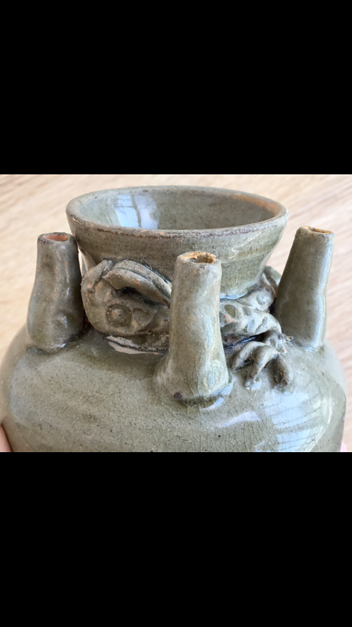 宋代的龙泉青瓷堆塑五管瓶