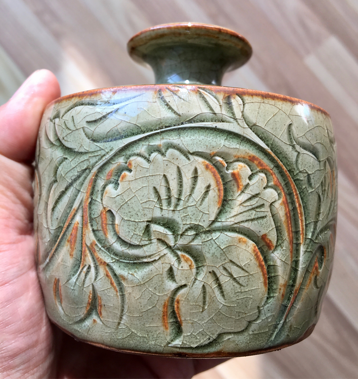 宋代耀州窑的剔刻花卉纹嘟噜瓶