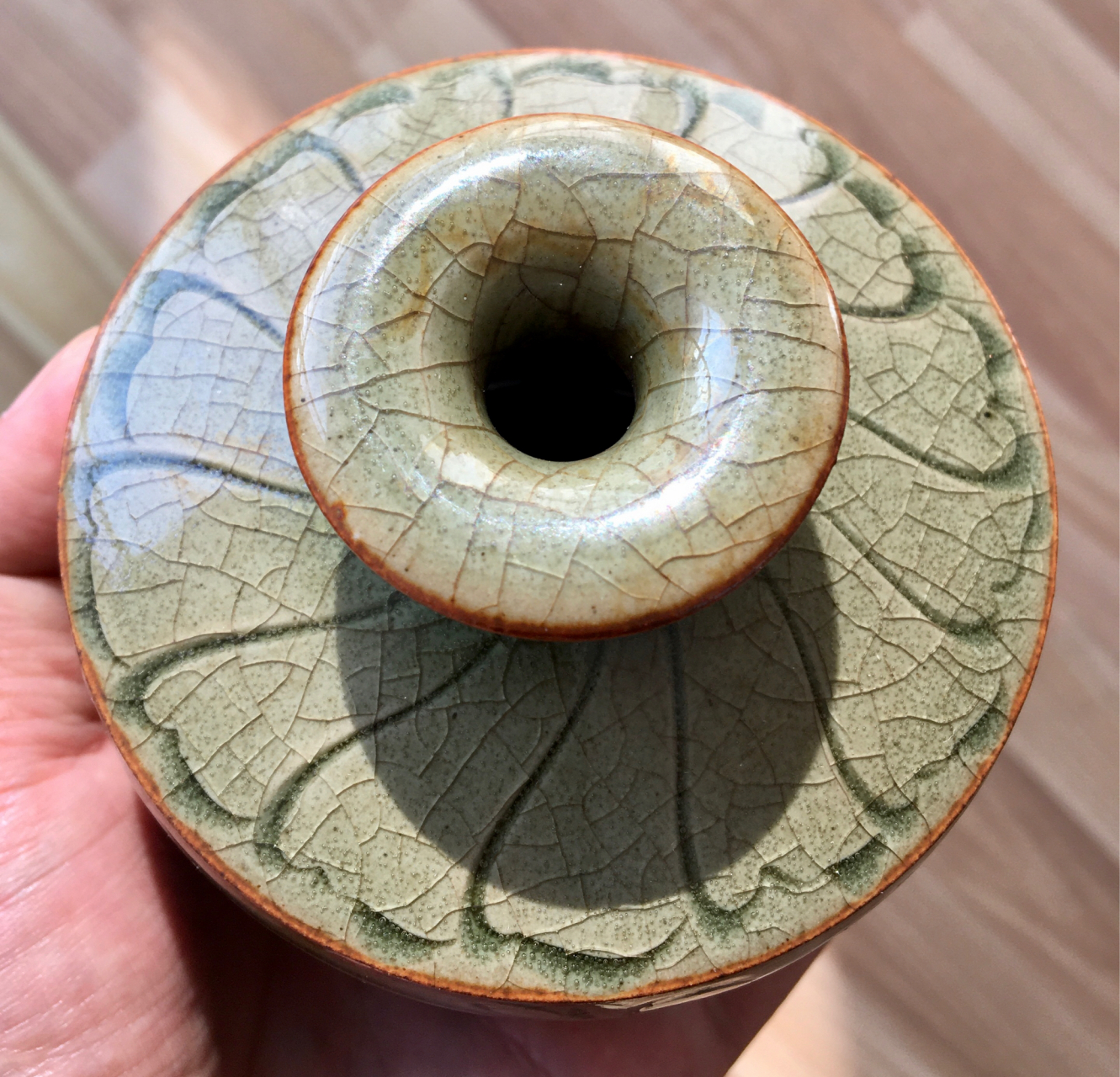 宋代耀州窑的剔刻花卉纹嘟噜瓶