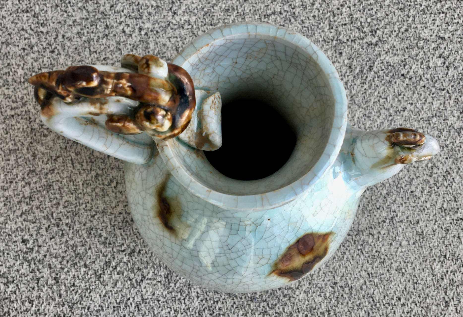 宋代湖田窑影青点褐彩鸡首壶