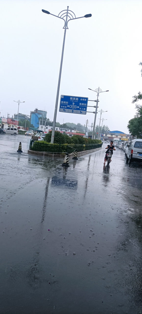 郑州下雨图片图片