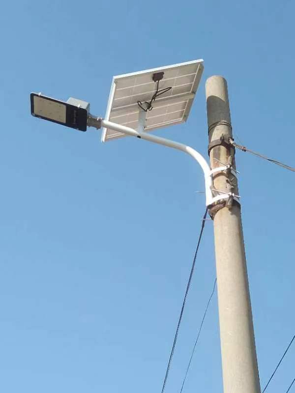 走在乡间小路上,无意间发现了一根电线杆上的新奇装置