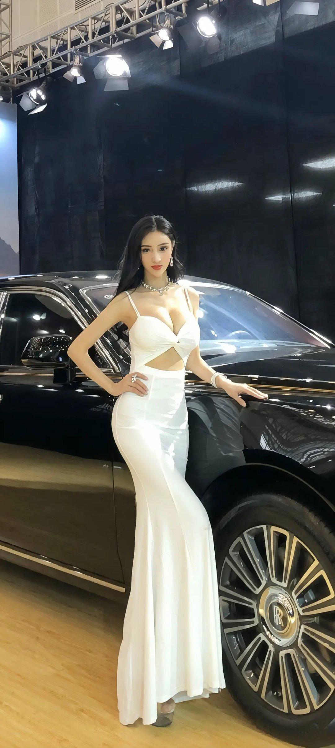 吴春怡宛如仙女下凡,人间极品[亲吻]#性感好身材# #美女