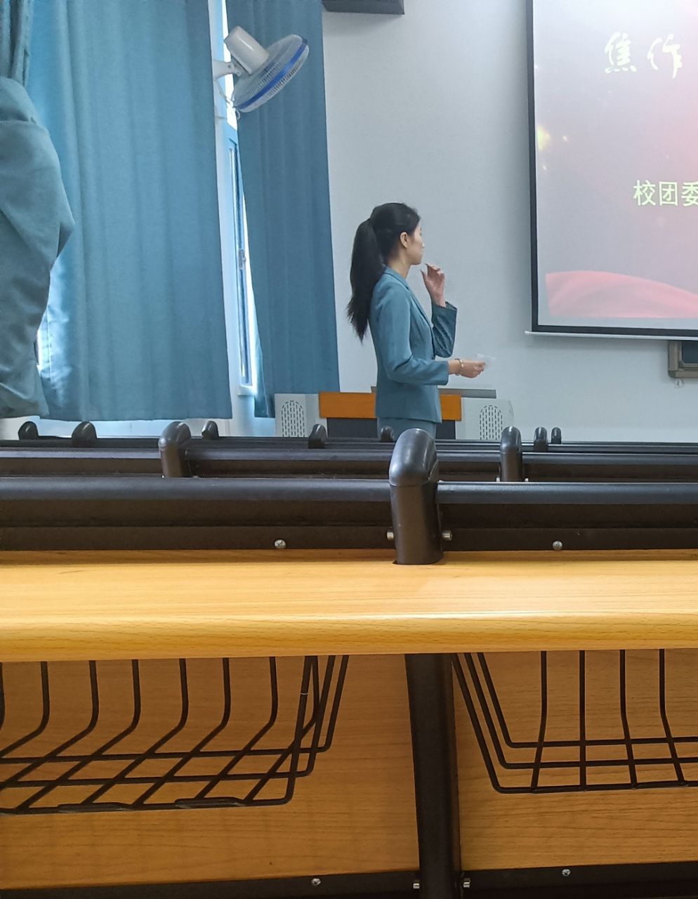 本华学姐好有气质,喜欢本华,陈本华大美女