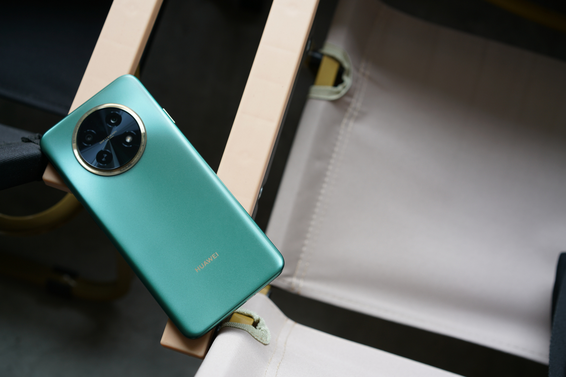 华为畅享60x正式发布,经典的中轴设计,有小mate50的质感,闪耀的星环