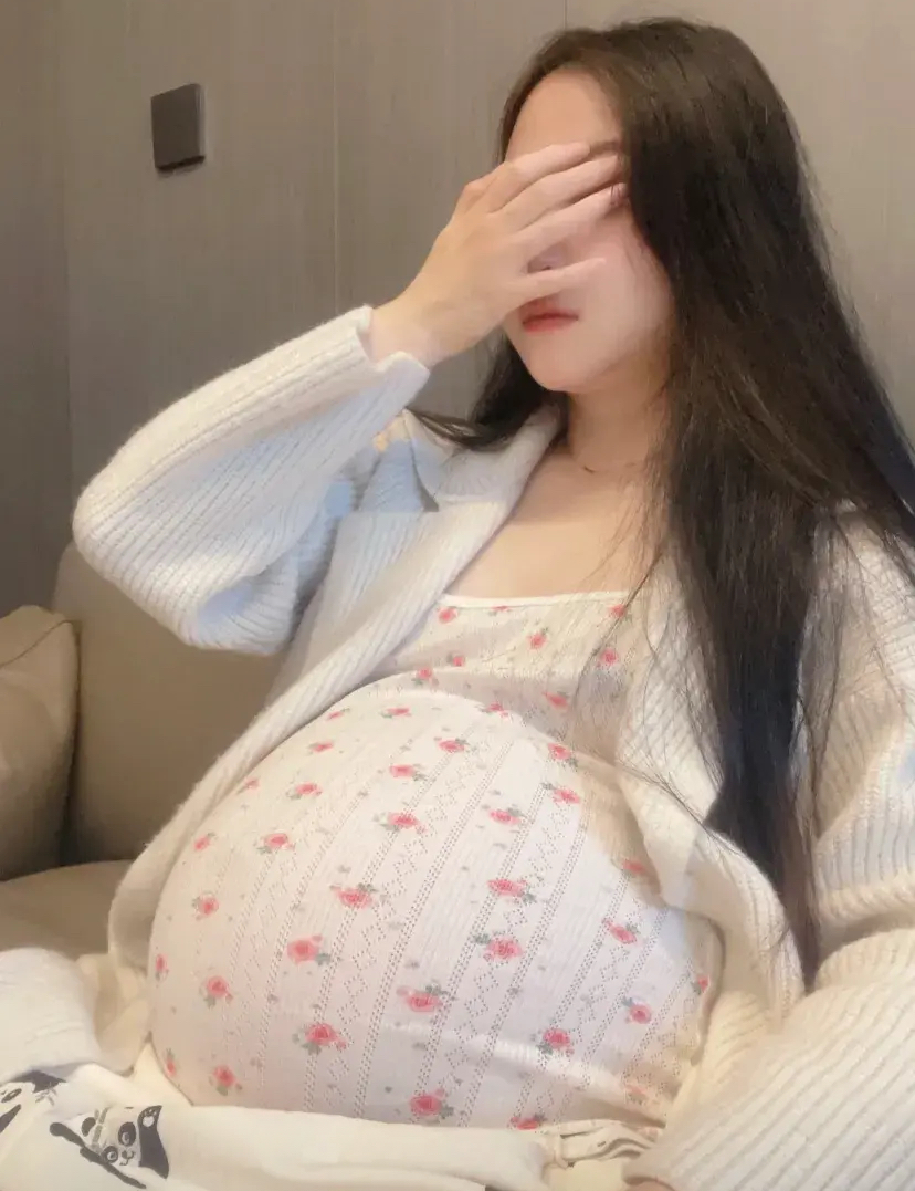 我怀了四胞胎,马上足月可以生产了,孩子太多我想刨腹产,但是我的婆婆