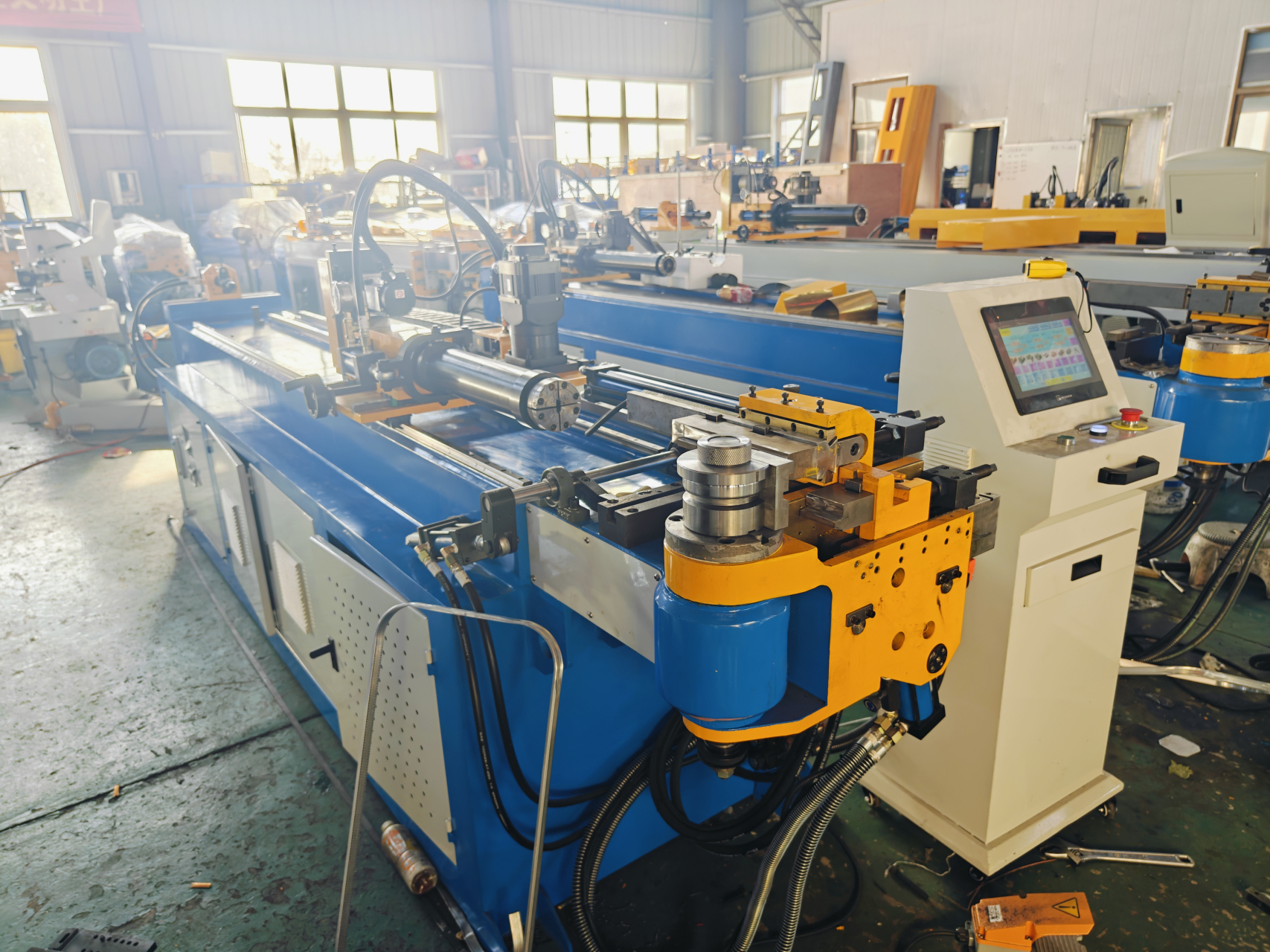 张家港胜丰精密机械制造有限公司是一家专业从事精密全自动弯管机,全