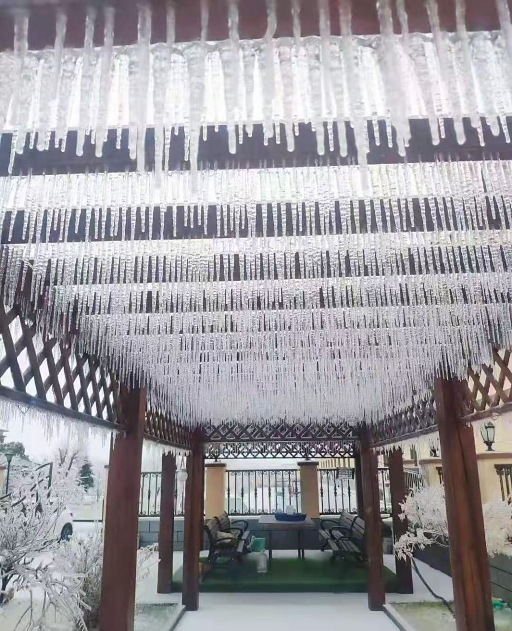 trump card  王牌,杀手锏  含义:an advantage that makes you mere