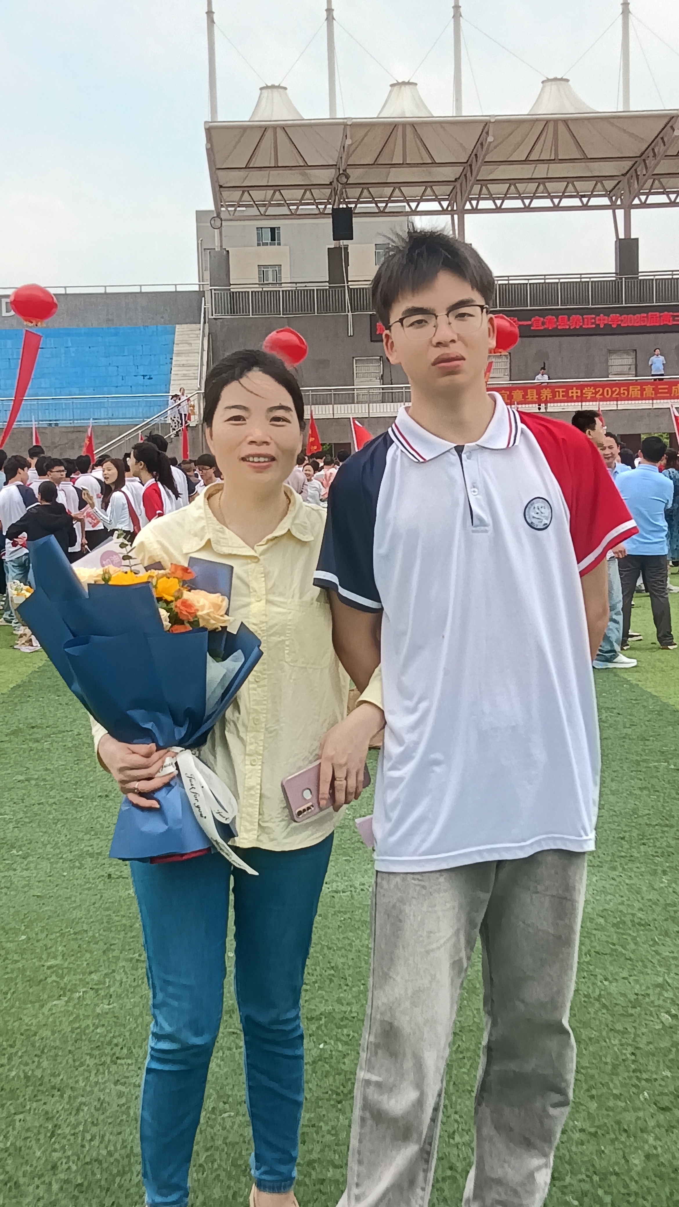 激动的心,颤抖的手,宜章县养正中学2025届毕业生,携手走过青春的校园